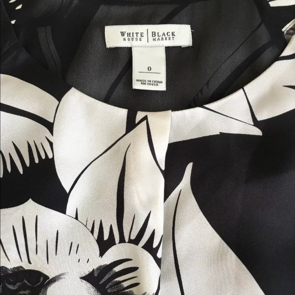 White House Black Market silk floral blouse 0 - Picture 5 of 8